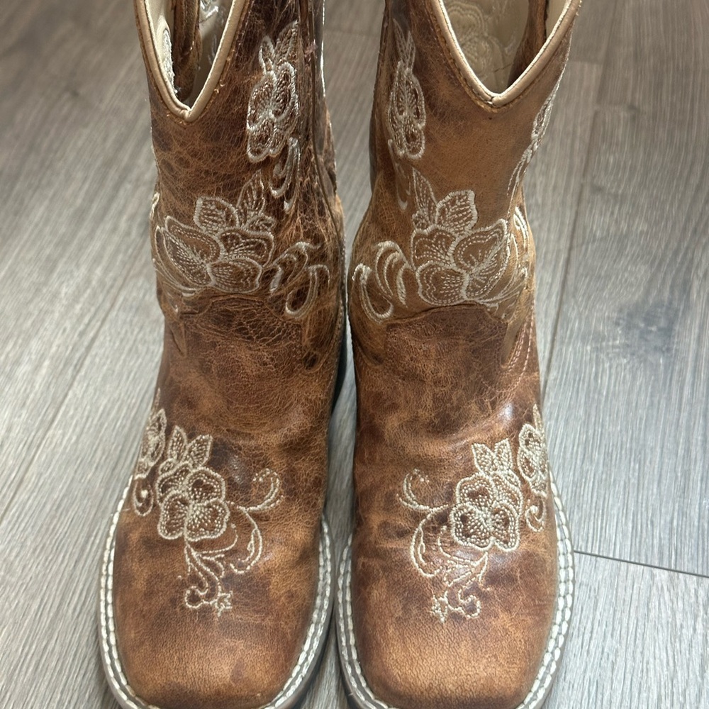 Shyanne Brown Leather Western Kids Boots with Floral Design - Picture 5 of 11